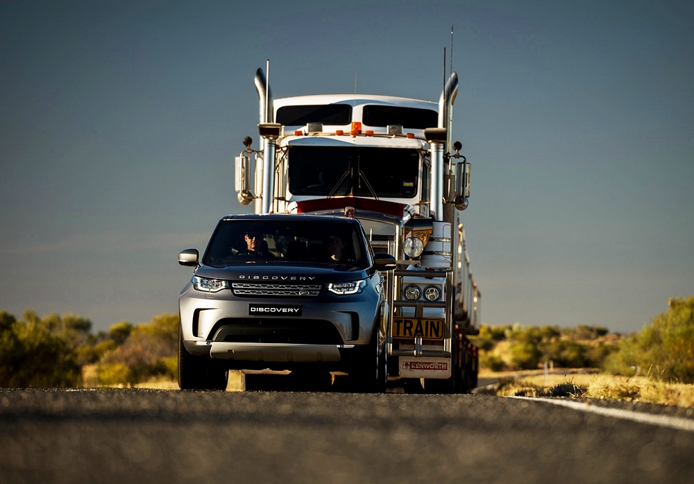Land Rover Discovery Td6 2018 tunda lori dan gerabak 110 tan di Australia!