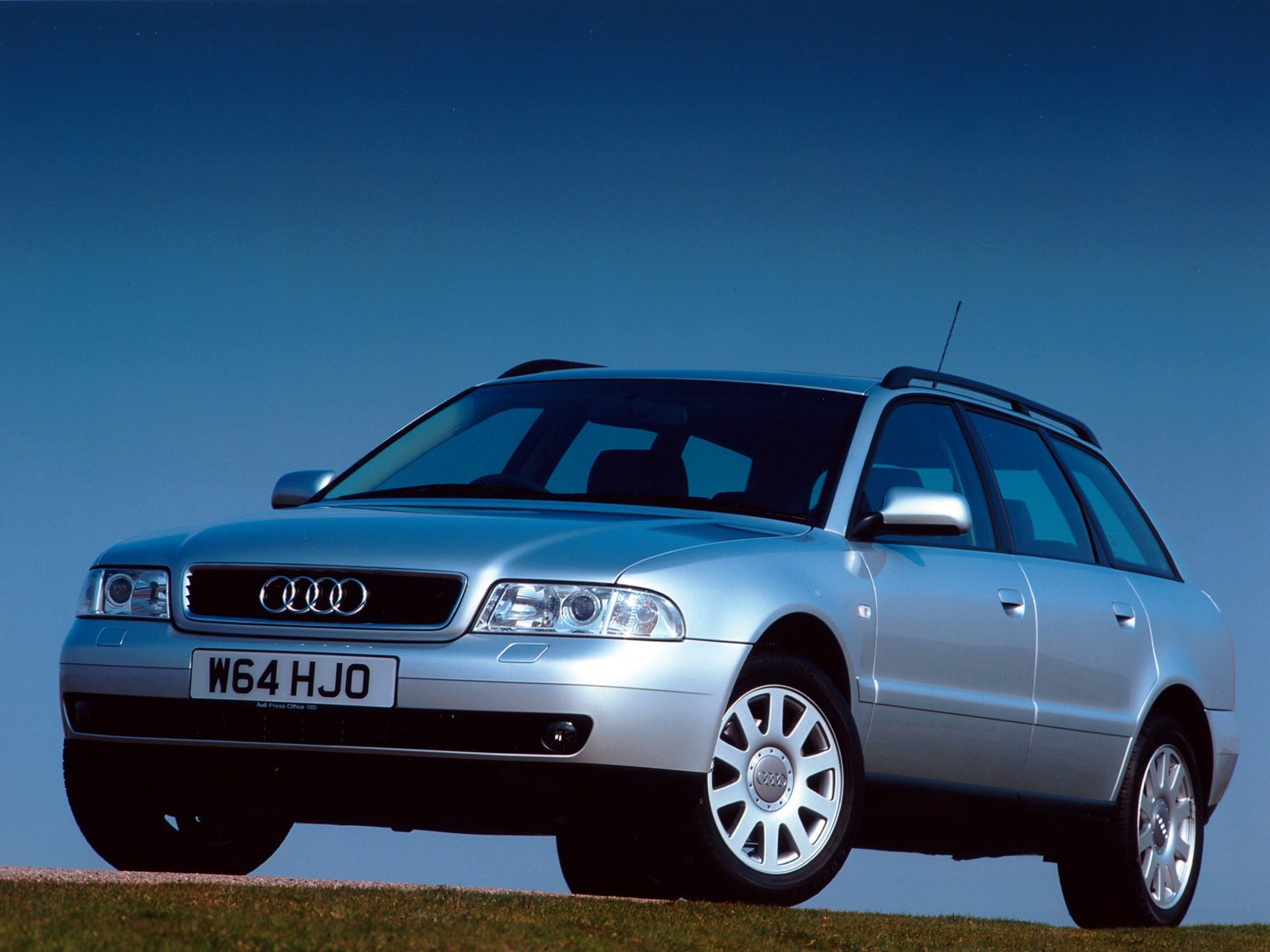 Ауди б5 универсал купить. Ауди а4 Авант 2000. Ауди а4 Авант 1997. Audi a4 b5 универсал. Ауди а4 Авант 2001.