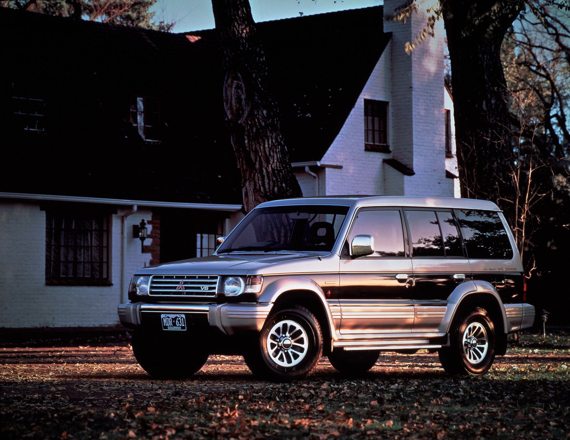 Паджеро 2 поколение купить. Mitsubishi Pajero 1991. Mitsubishi Pajero 2. Mitsubishi Pajero 1991-1997. Mitsubishi Pajero 2 поколение High Roof Wagon.