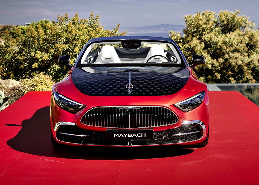 Mercedes-Maybach SL 680 Monogram Series Red Ambience