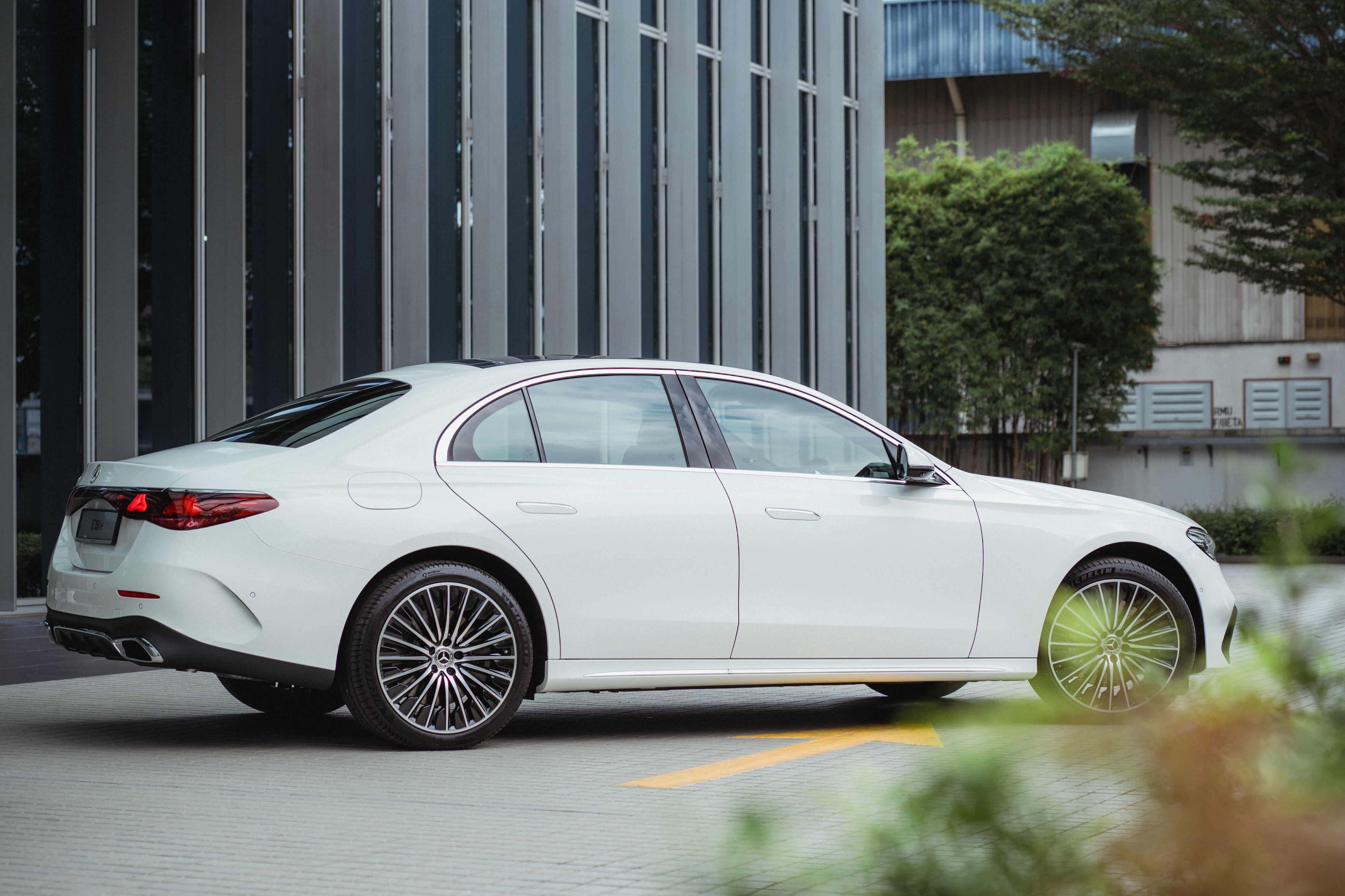 Mercedes-Benz E-Class 2024 rasmi dilancarkan, E350e, E200 - dari RM355 ...