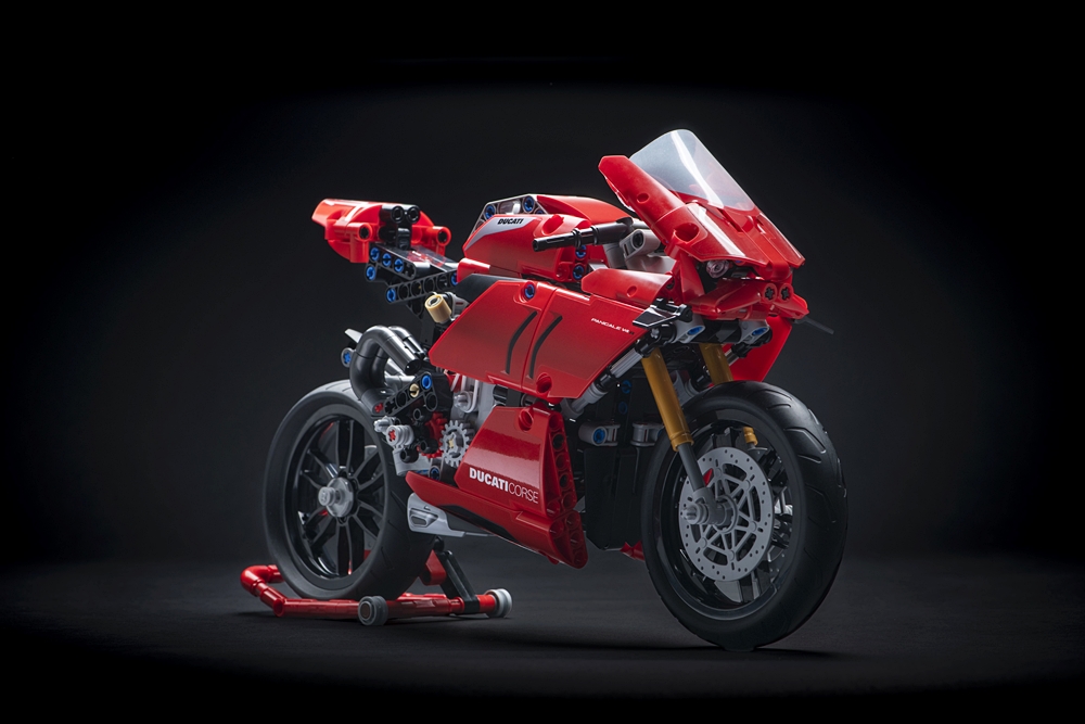 LEGO® Technic™ iaitu Ducati Panigale V4 R.