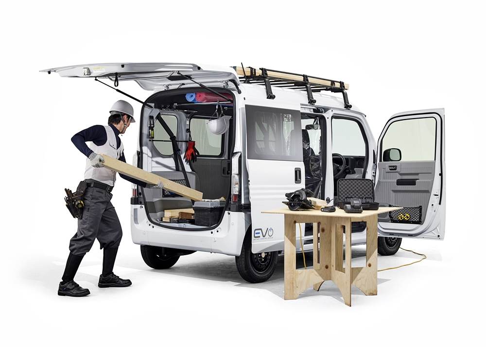 Honda Access - Honda N-VAN e 2024