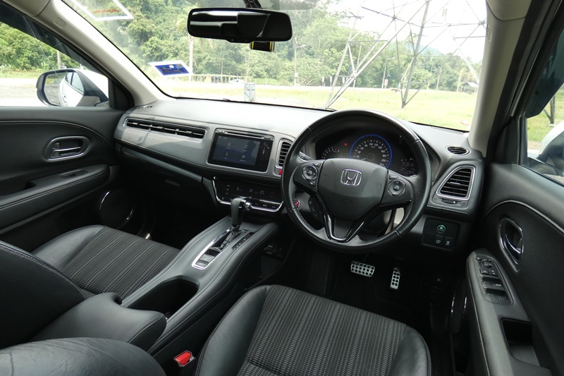 Honda HR-V Spesifikasi Malaysia. Perhatikan sistem audio digital sepenuhnya.