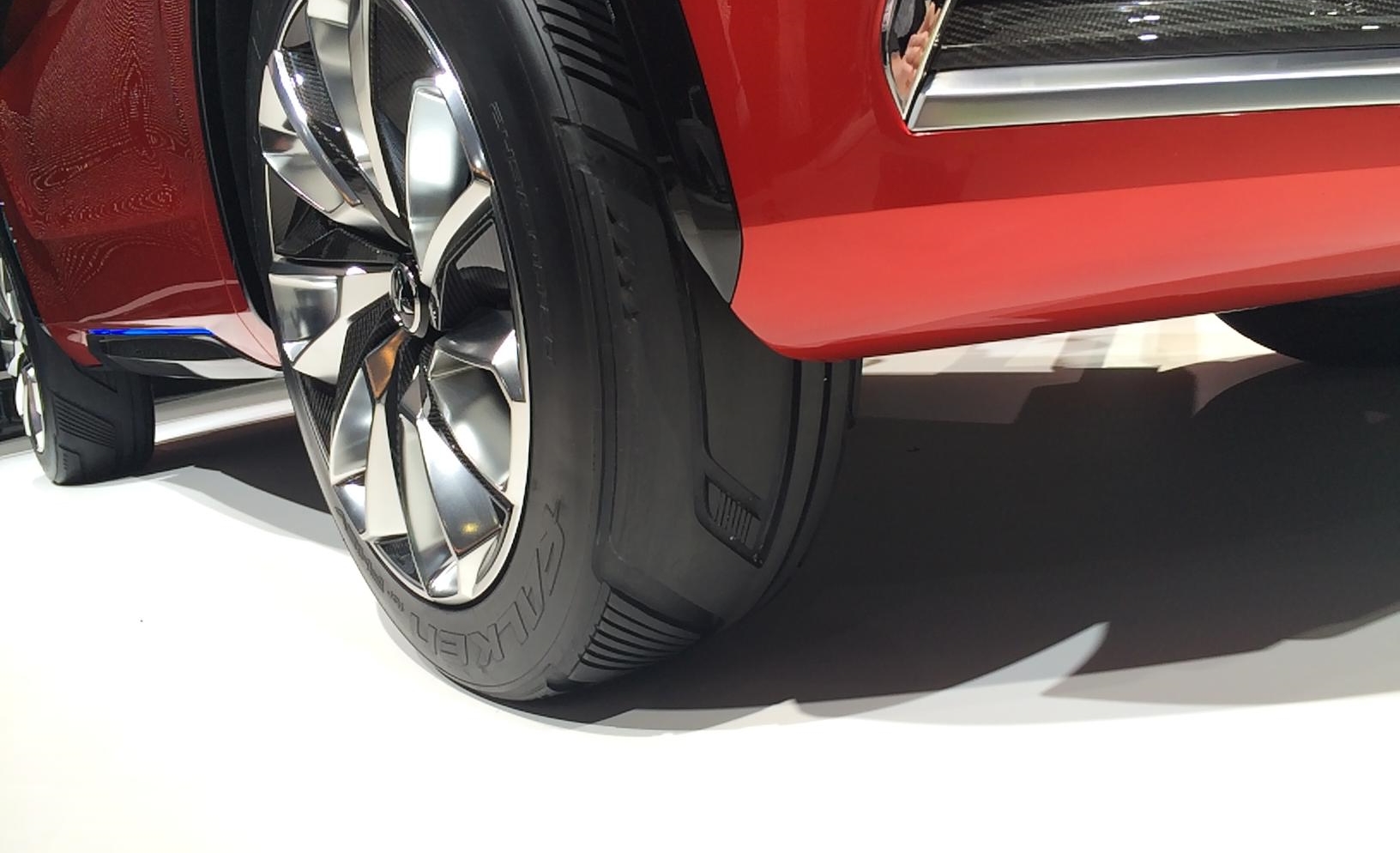 MITSUBISHI Concept XR-PHEV - Falken concept SUV tyre