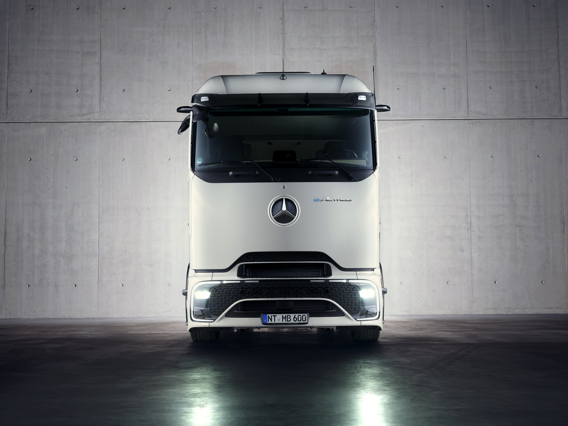 Mercedes-Benz eActros Lowliner