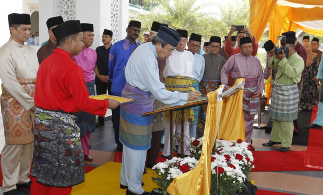 Sultan Selangor rasmikan Masjid Perodua