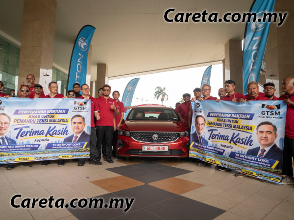 Taxi, Rental Car and Bus Drivers Receive RM1,000 Aid
